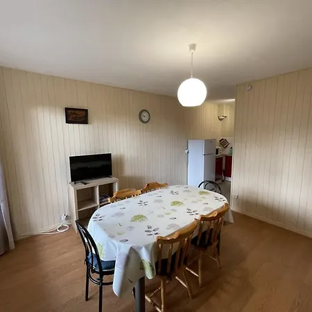 Spacieux T2 Avec Balcon Pres Des Pistes Au Lioran - Fr-1-787-134 *